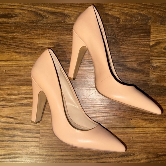 VINCE CAMUTO Tan Leather Heels Pumps size 9 - Picture 11 of 15